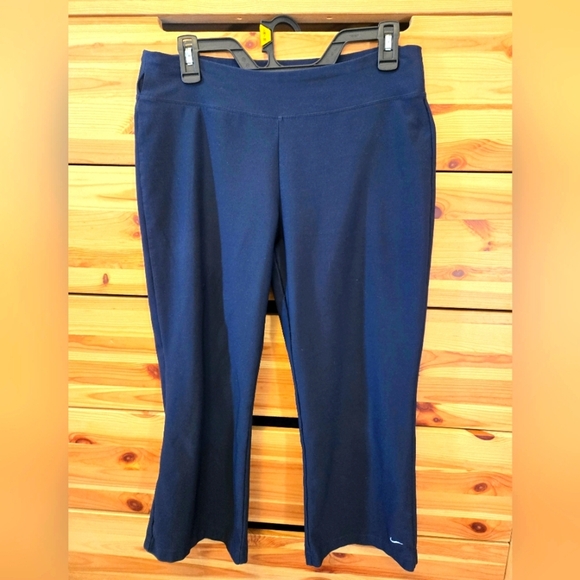 NIKE WOMEN'S NAVY BLUE YOGA PANTS CAPRIS. SIZE 8-10. - Picture 1 of 6